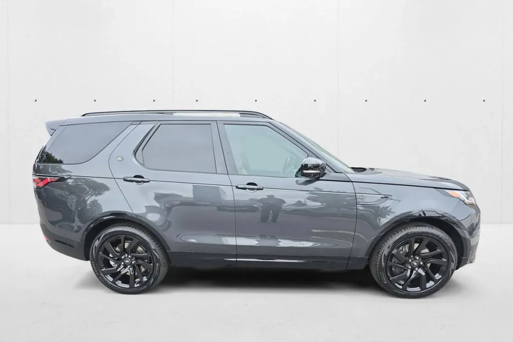 2025 Land Rover Discovery SE photo 1