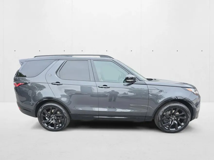 2025 Land Rover Discovery SE photo 1