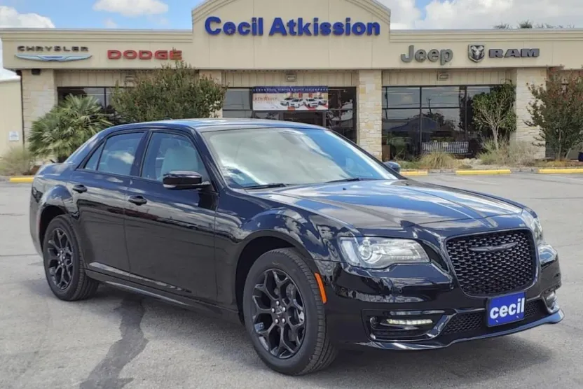 2023 Chrysler 300 Touring L photo 1