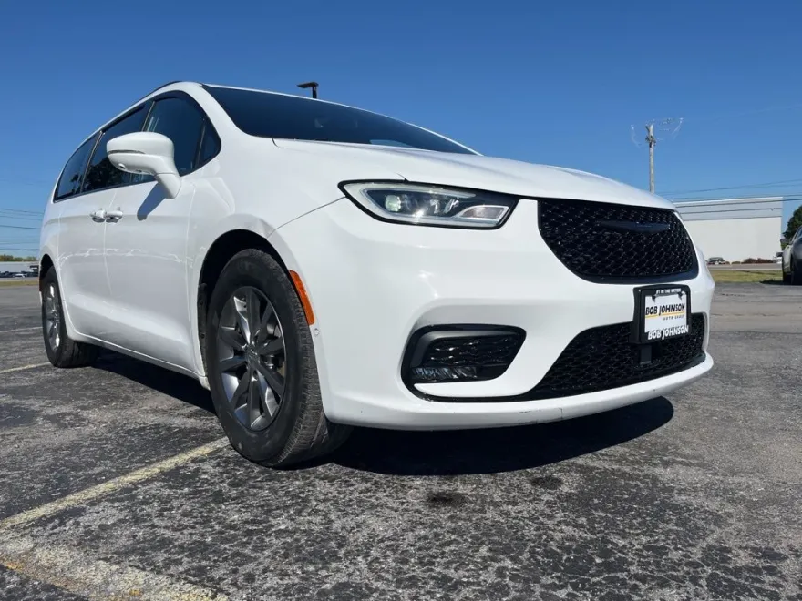 2022 Chrysler Pacifica Limited photo 1
