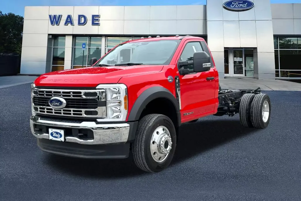 2023 Ford F-600 photo 1