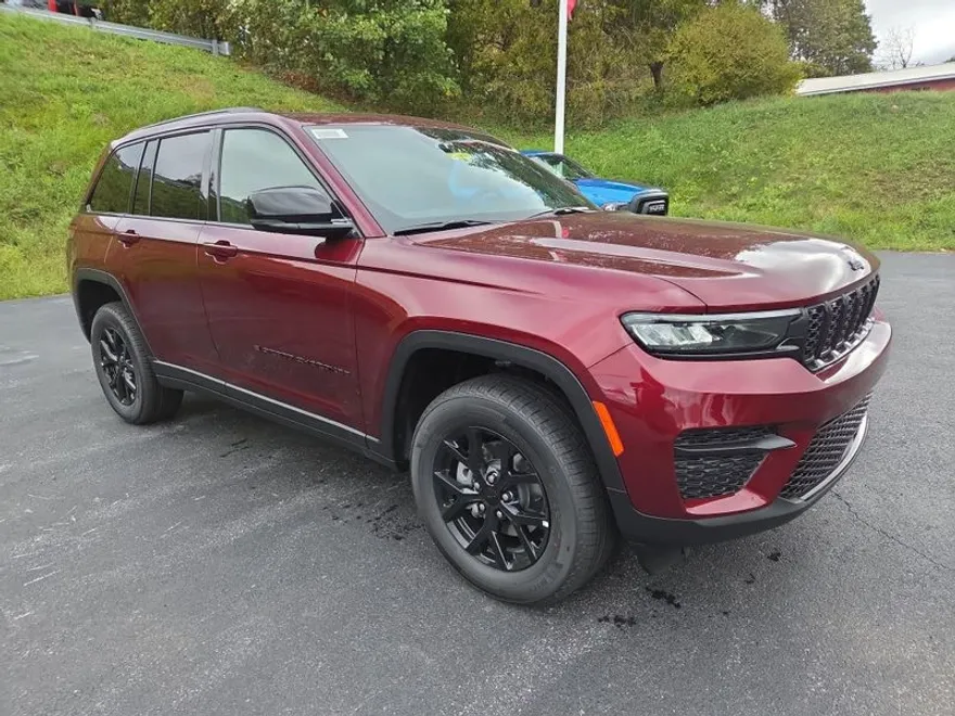 2025 Jeep Grand Cherokee Altitude photo 1