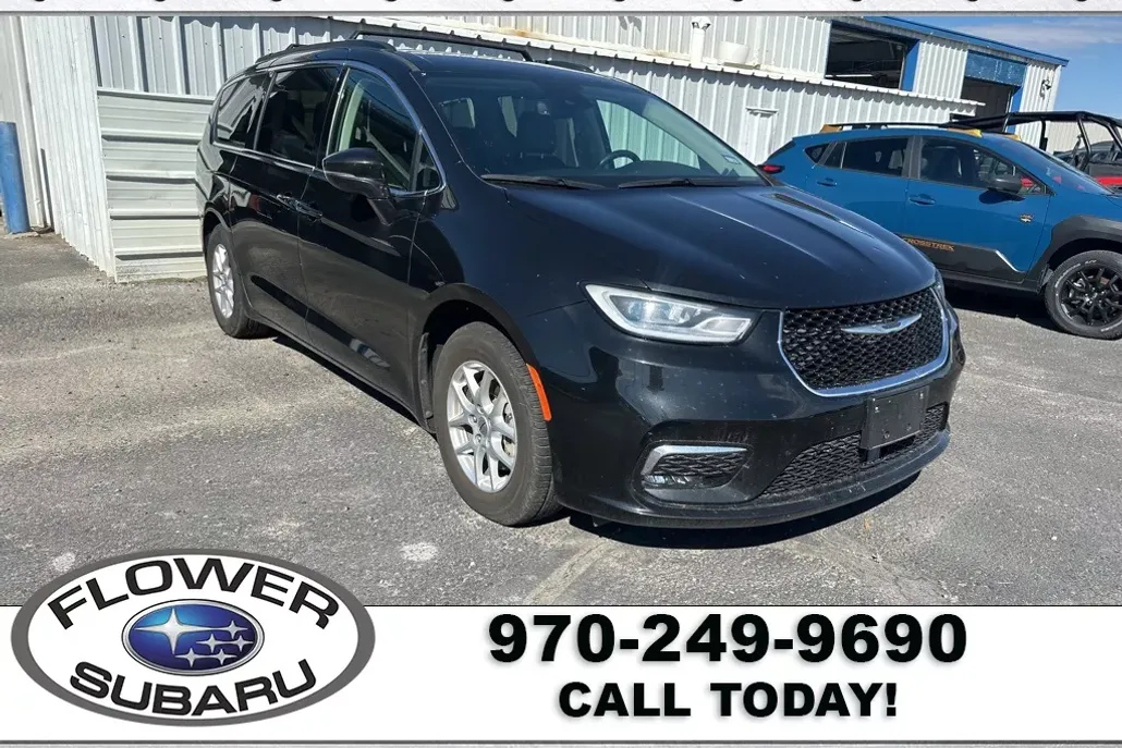 2022 Chrysler Pacifica Touring L photo 1