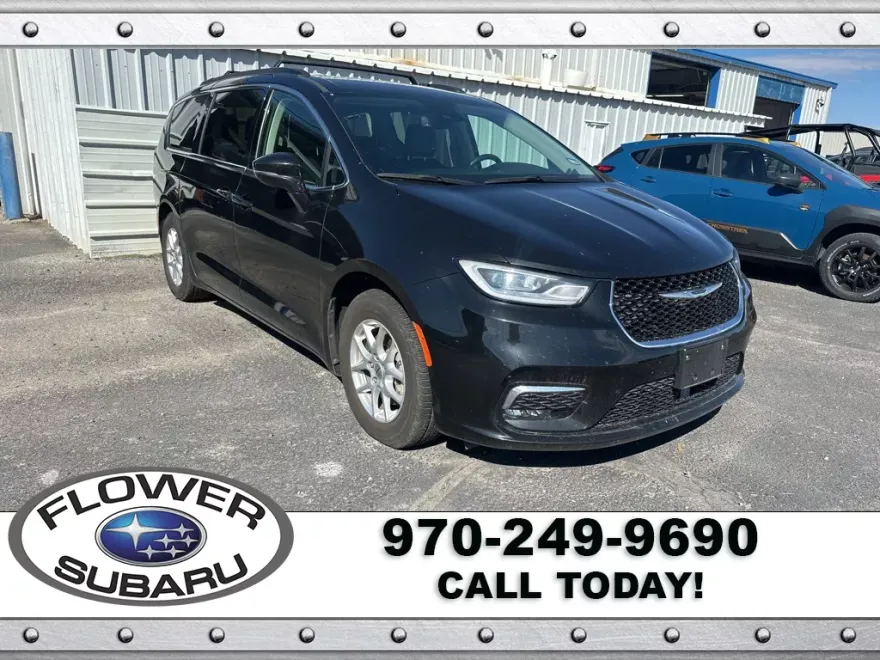 2022 Chrysler Pacifica Touring L photo 1