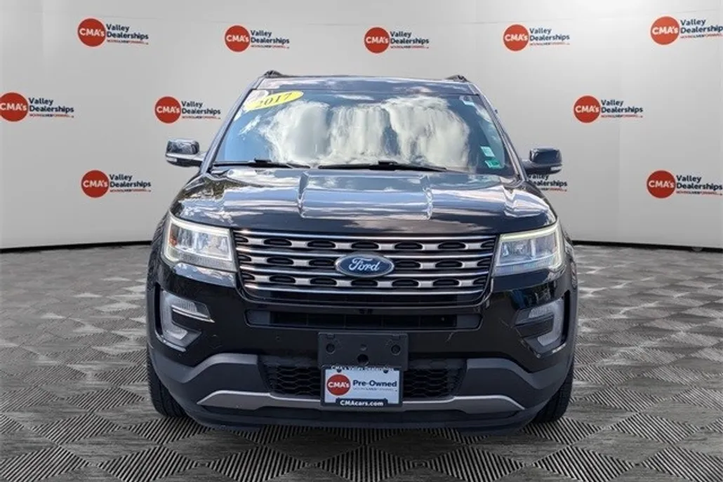 2017 Ford Explorer XLT photo 1