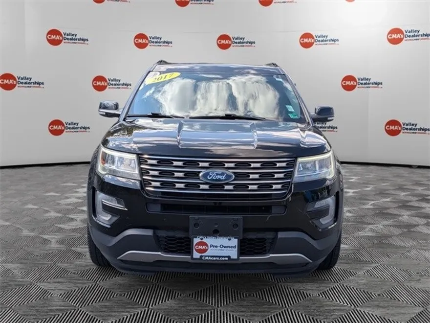 2017 Ford Explorer XLT photo 1