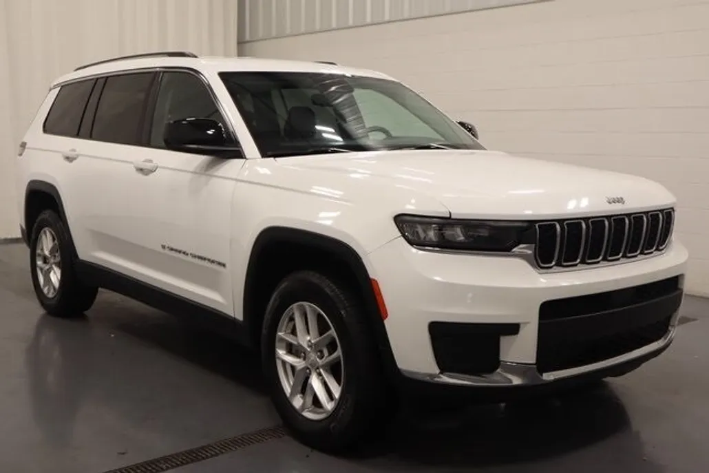 2023 Jeep Grand Cherokee Laredo photo 1