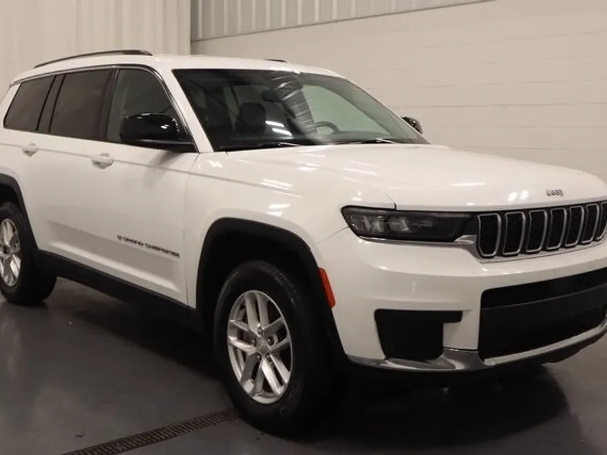 2023 Jeep Grand Cherokee Laredo photo 1