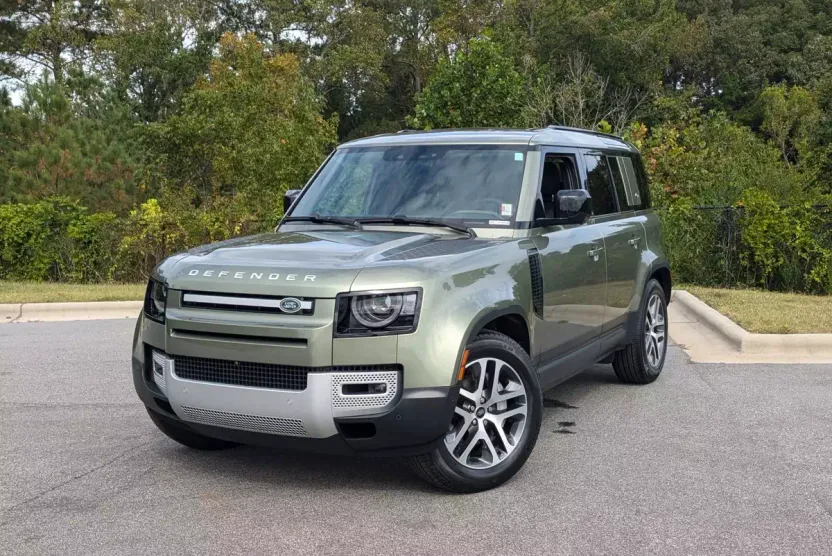2023 Land Rover Defender SE photo 1