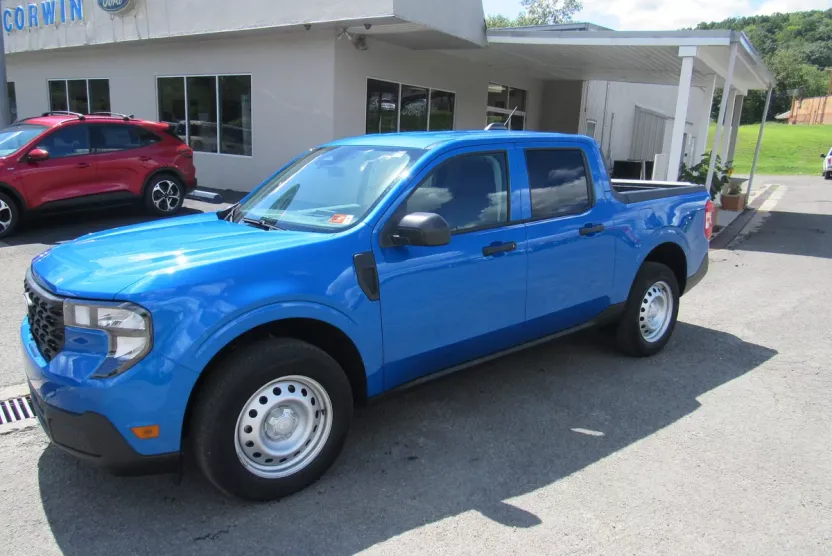 2025 Ford Maverick XL photo 1