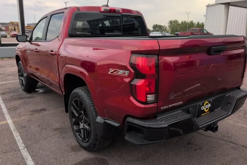 2025 Chevrolet Colorado Z71 photo 1