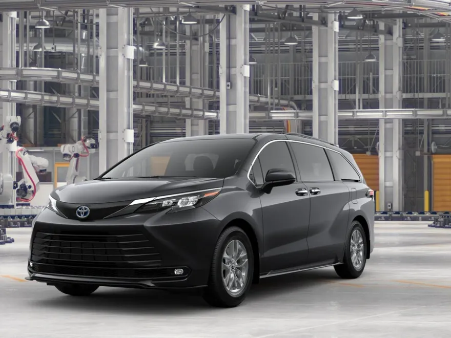 2025 Toyota Sienna XLE photo 1