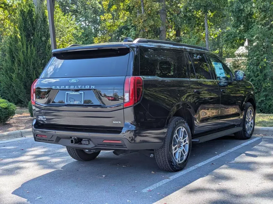 2025 Ford Expedition MAX photo 1