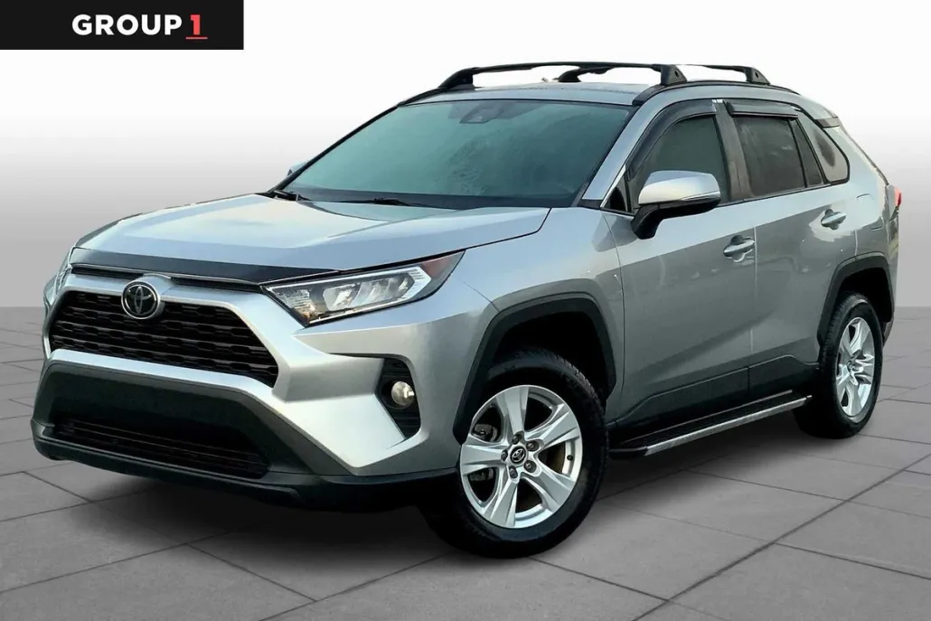 2021 Toyota RAV4 XLE photo 1