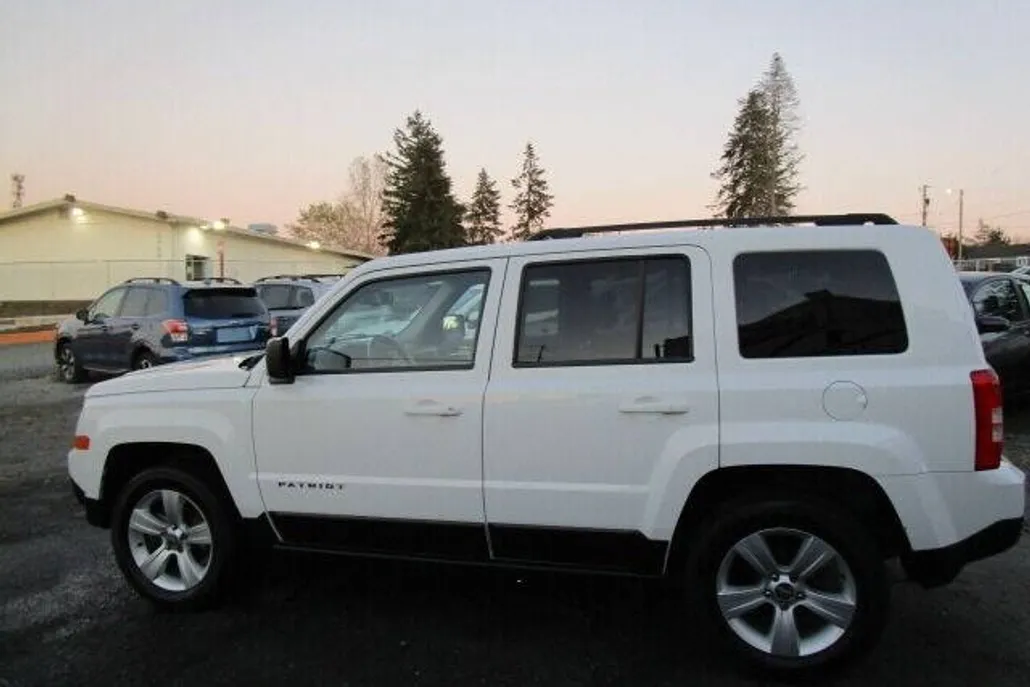 2016 Jeep Patriot Latitude photo 1