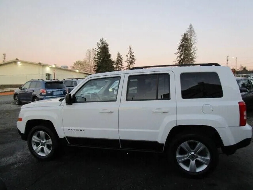 2016 Jeep Patriot Latitude photo 1