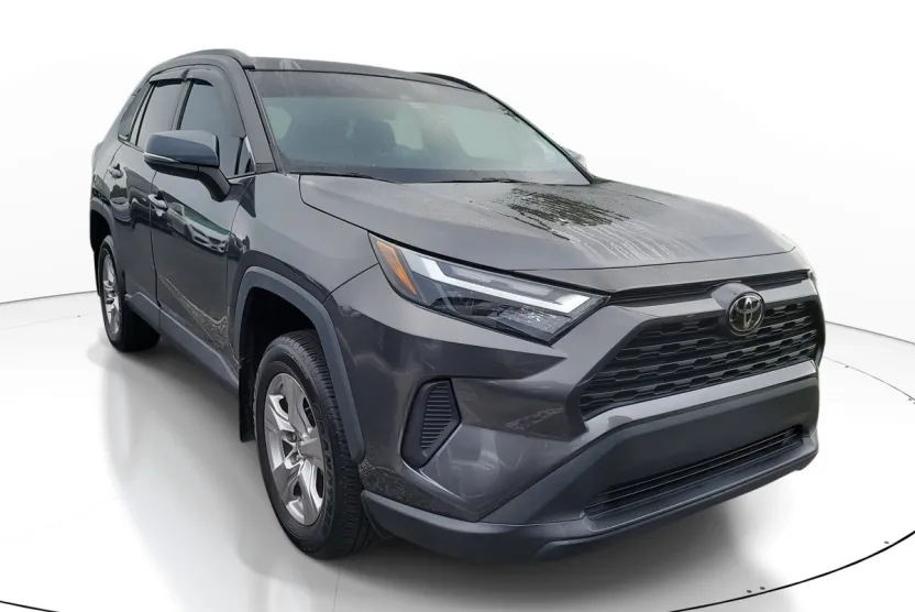 2023 Toyota RAV4 XLE photo 1