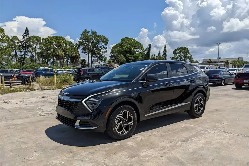 2025 Kia Sportage LX photo 1