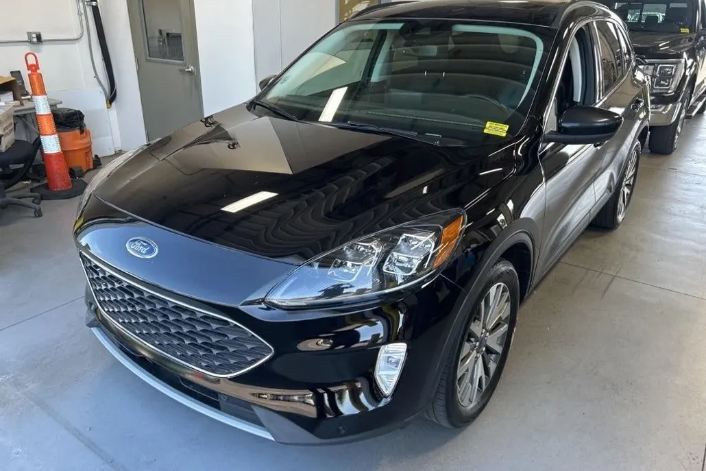 2022 Ford Escape Titanium photo 1