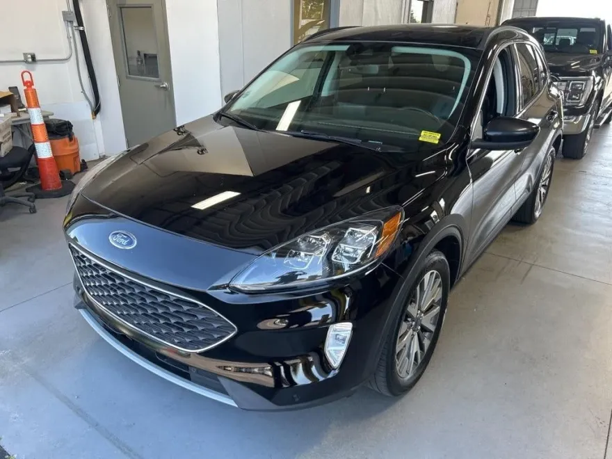 2022 Ford Escape Titanium photo 1