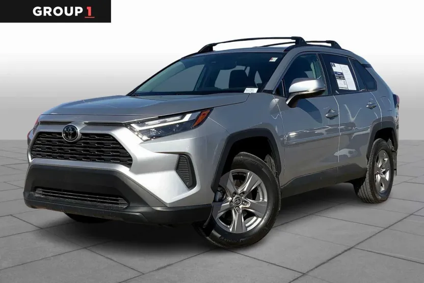 2024 Toyota RAV4 XLE photo 1