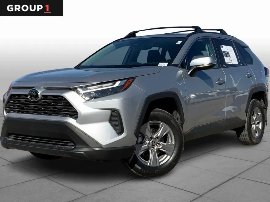 2024 Toyota RAV4 XLE photo 1