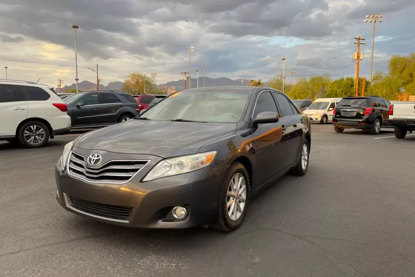 2011 Toyota Camry XLE photo 1