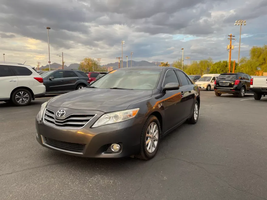 2011 Toyota Camry XLE photo 1