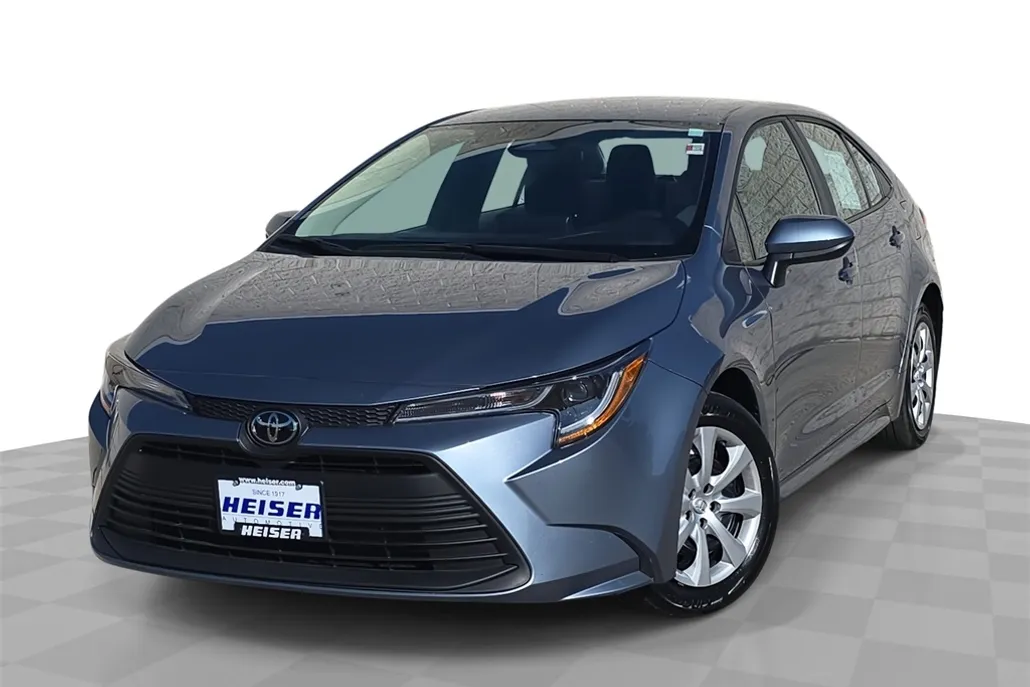 2023 Toyota Corolla LE photo 1