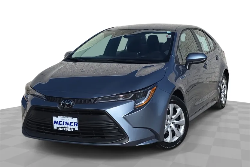 2023 Toyota Corolla LE photo 1