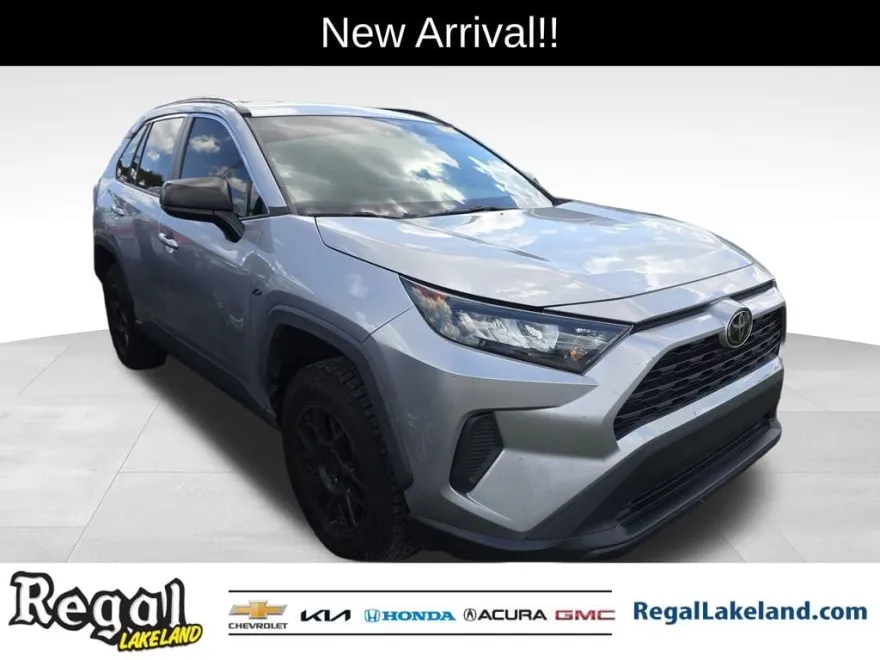 2021 Toyota RAV4 LE photo 1