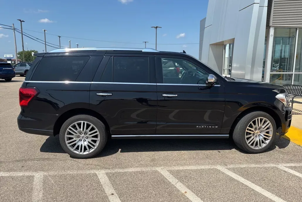 2023 Ford Expedition Platinum photo 1