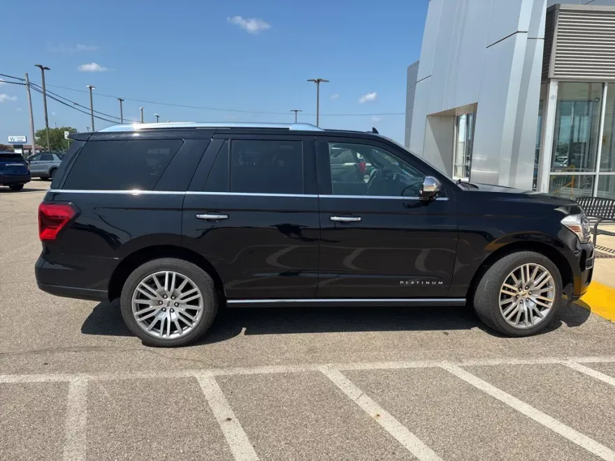 2023 Ford Expedition Platinum photo 1