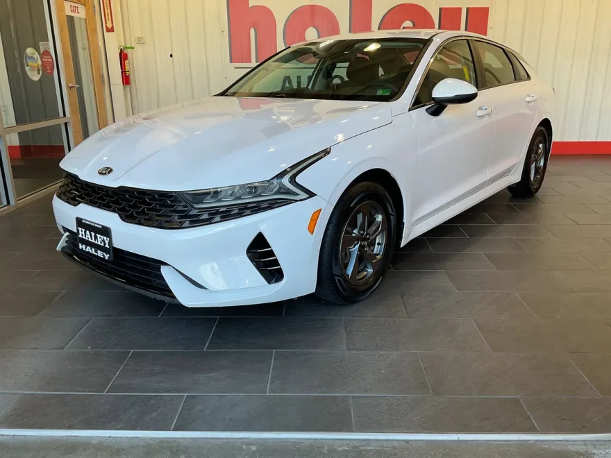 2021 Kia K5 LXS photo 1