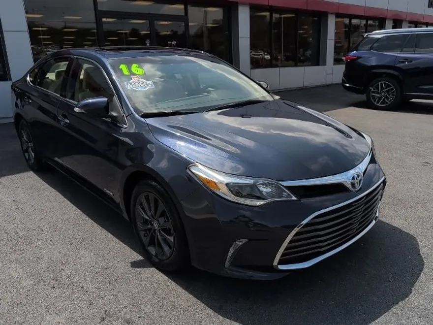 2016 Toyota Avalon Hybrid XLE Premium photo 1