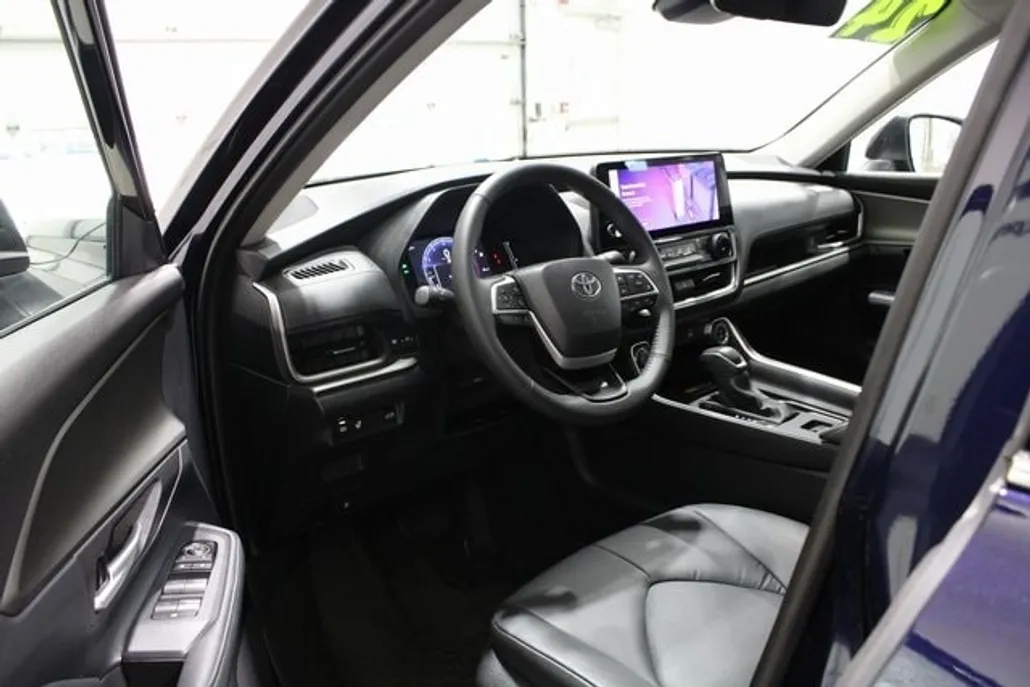 2024 Toyota Grand Highlander XLE photo 1