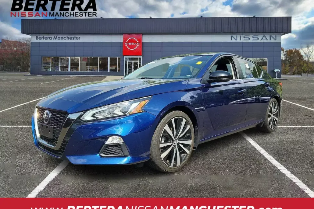 2022 Nissan Altima SR photo 1