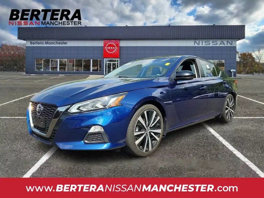 2022 Nissan Altima SR photo 1