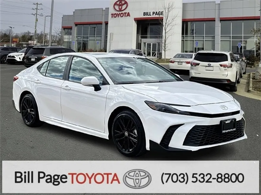 2025 Toyota Camry SE photo 1