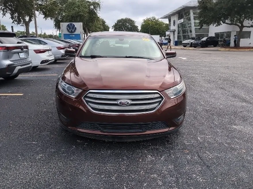 2015 Ford Taurus SEL photo 1