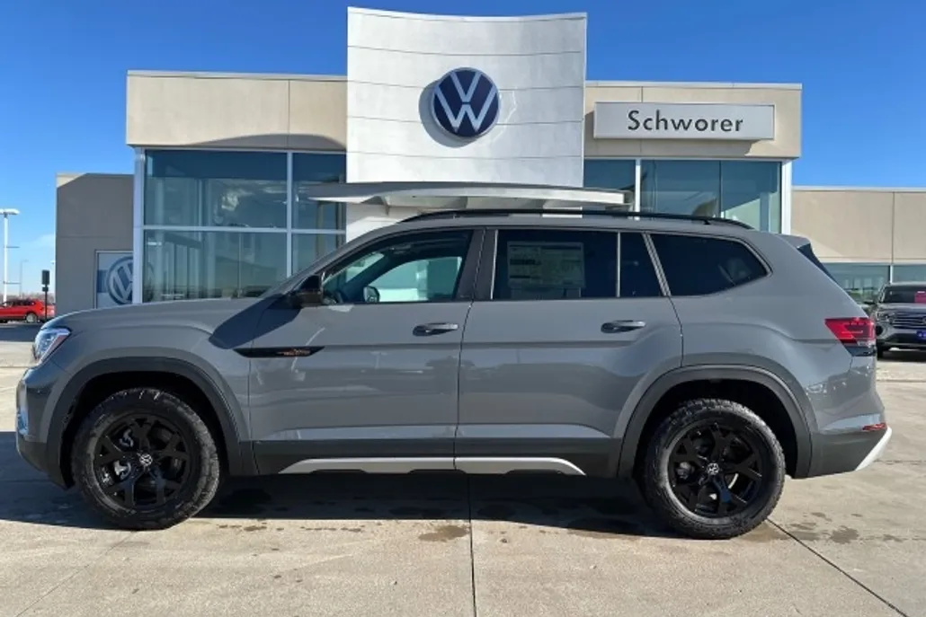 2025 Volkswagen Atlas Peak Edition photo 1