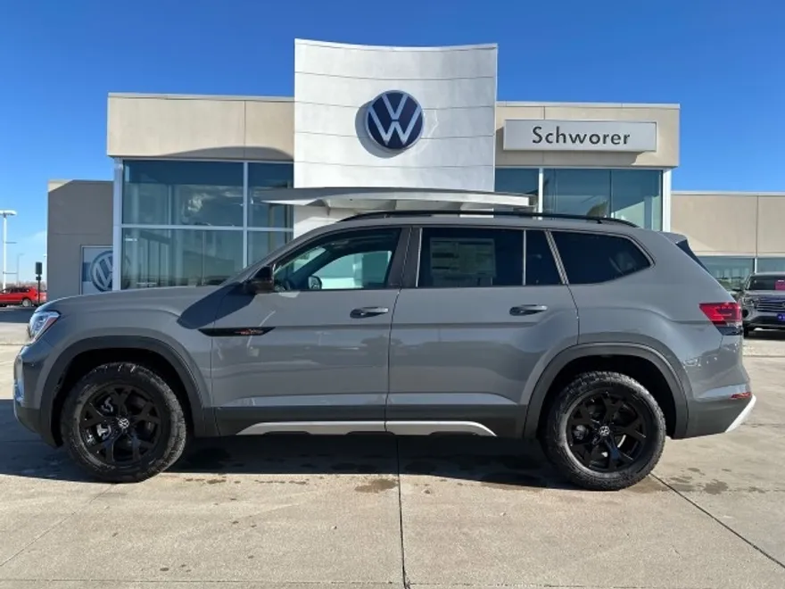 2025 Volkswagen Atlas Peak Edition photo 1