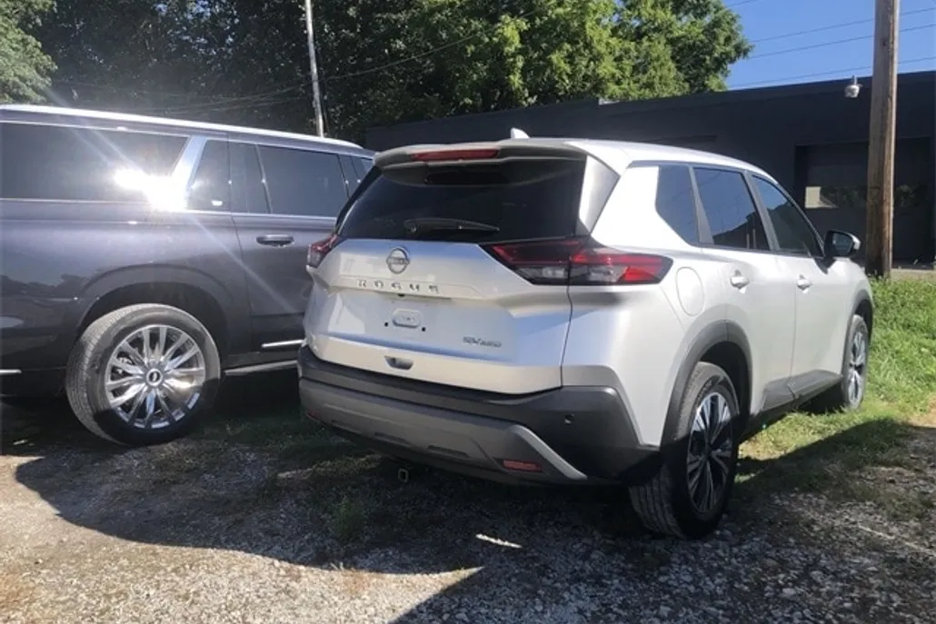 2023 Nissan Rogue SV photo 1