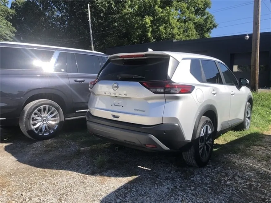 2023 Nissan Rogue SV photo 1