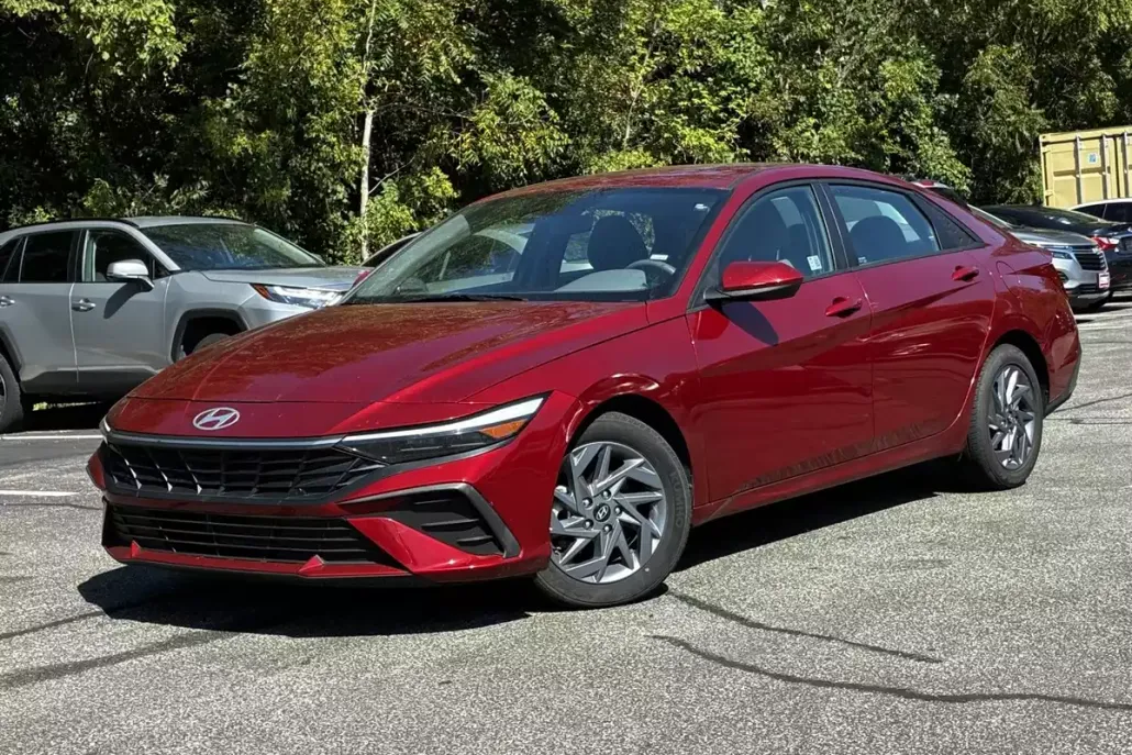 2024 Hyundai Elantra SEL photo 1