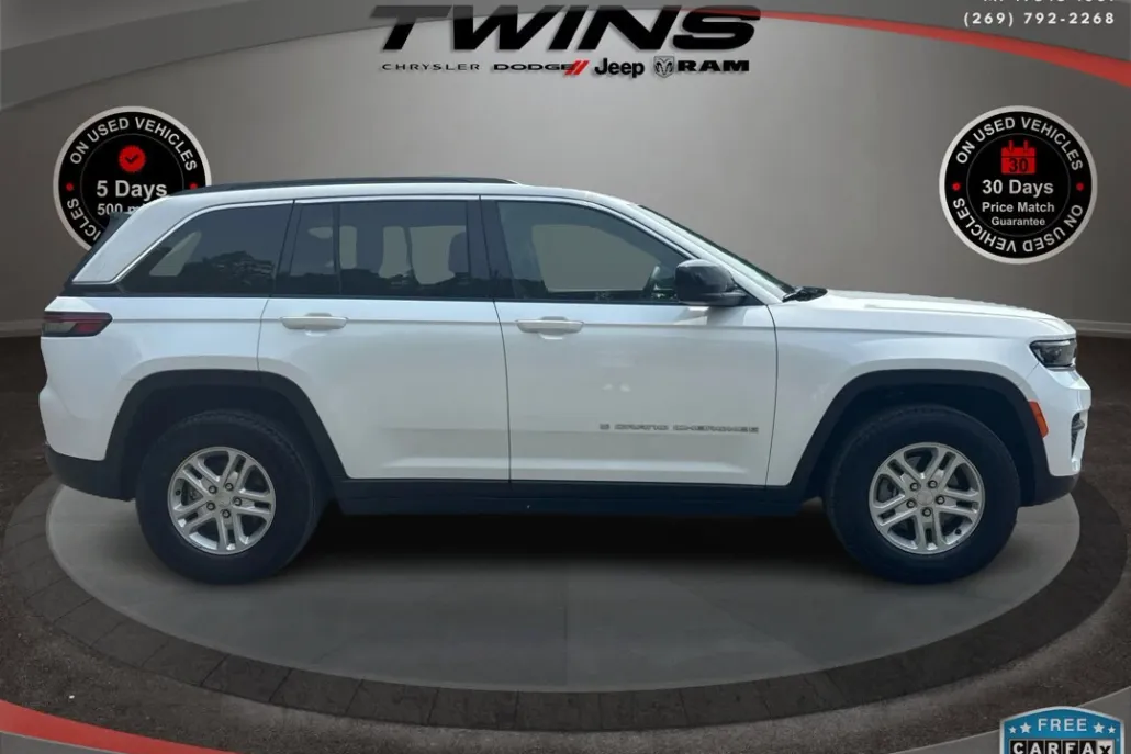 2024 Jeep Grand Cherokee Laredo photo 1
