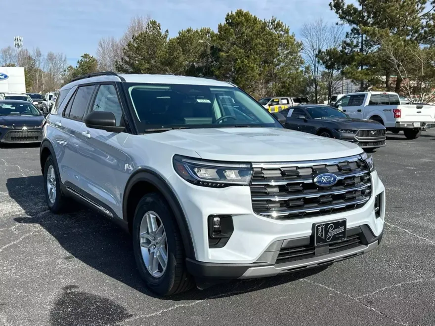 2025 Ford Explorer photo 1