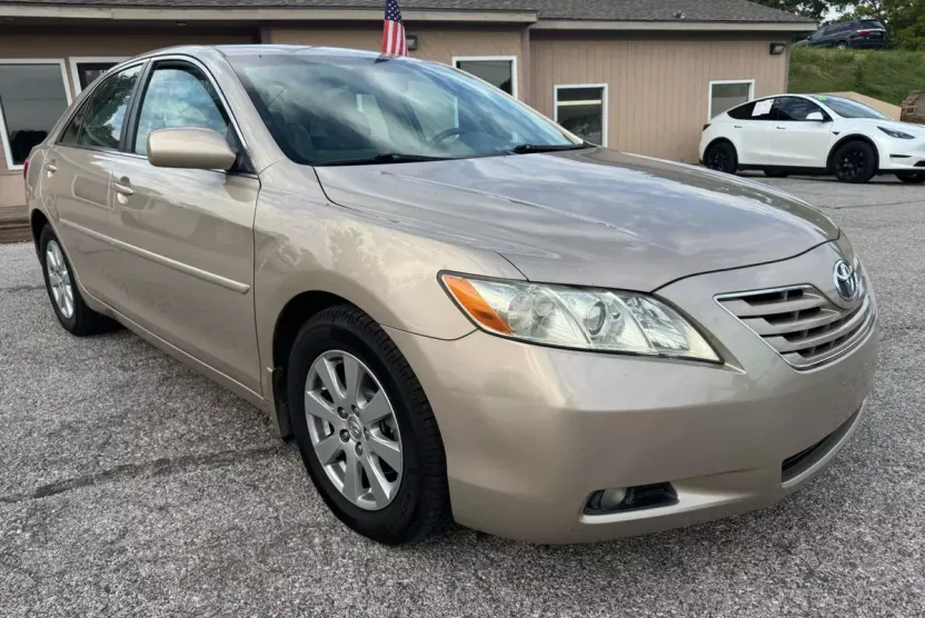 2009 Toyota Camry XLE photo 1