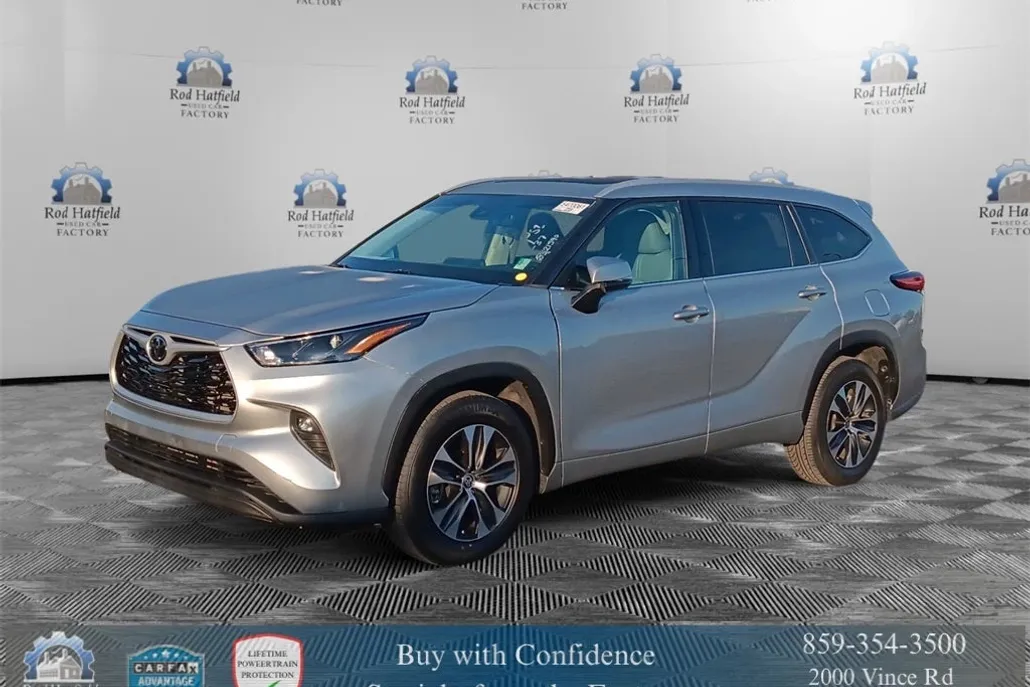 2022 Toyota Highlander XLE photo 1