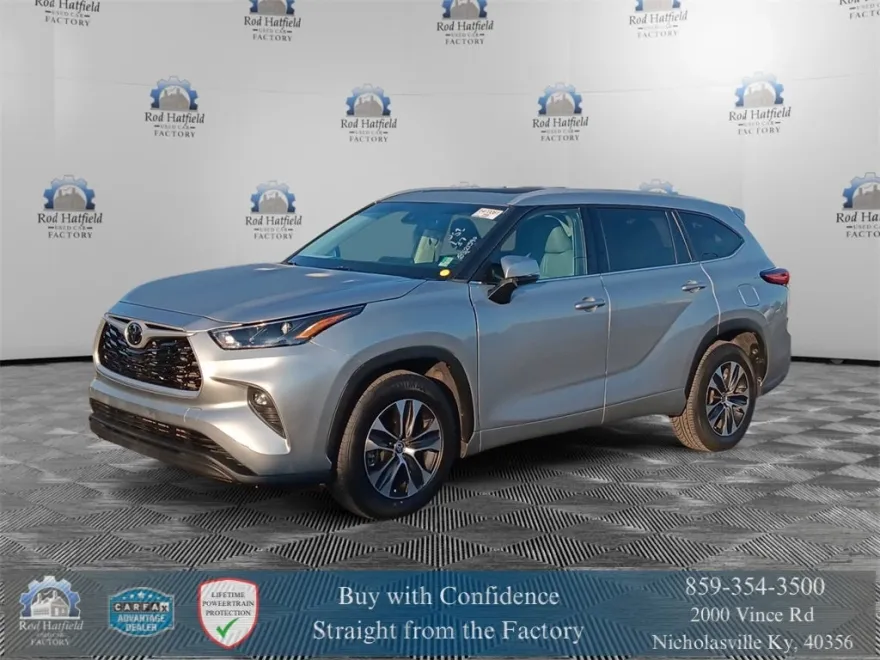 2022 Toyota Highlander XLE photo 1